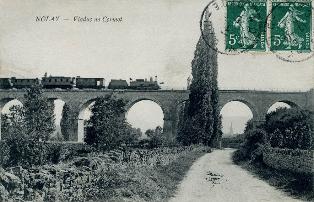 Le Viaduc de Cormot et son train à vapeur en 1905